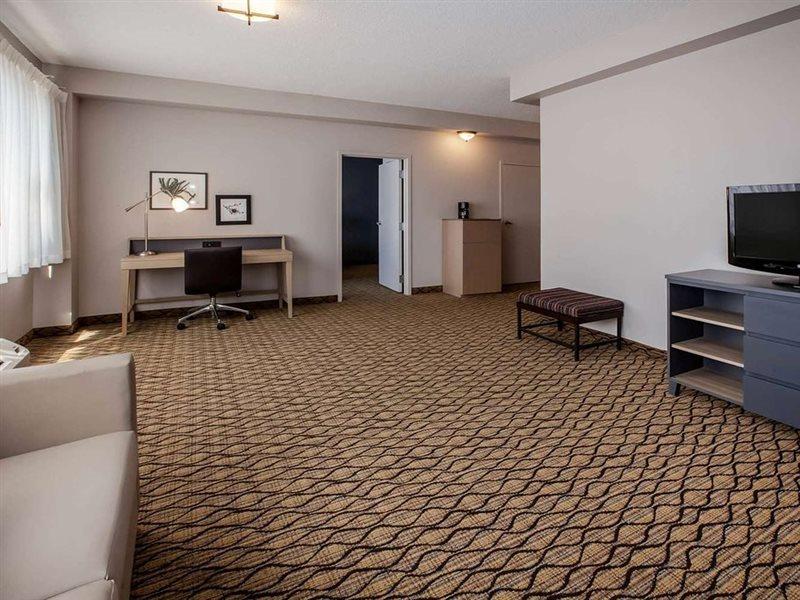 Days Inn & Suites By Wyndham Rochester Hills Mi Eksteriør bilde