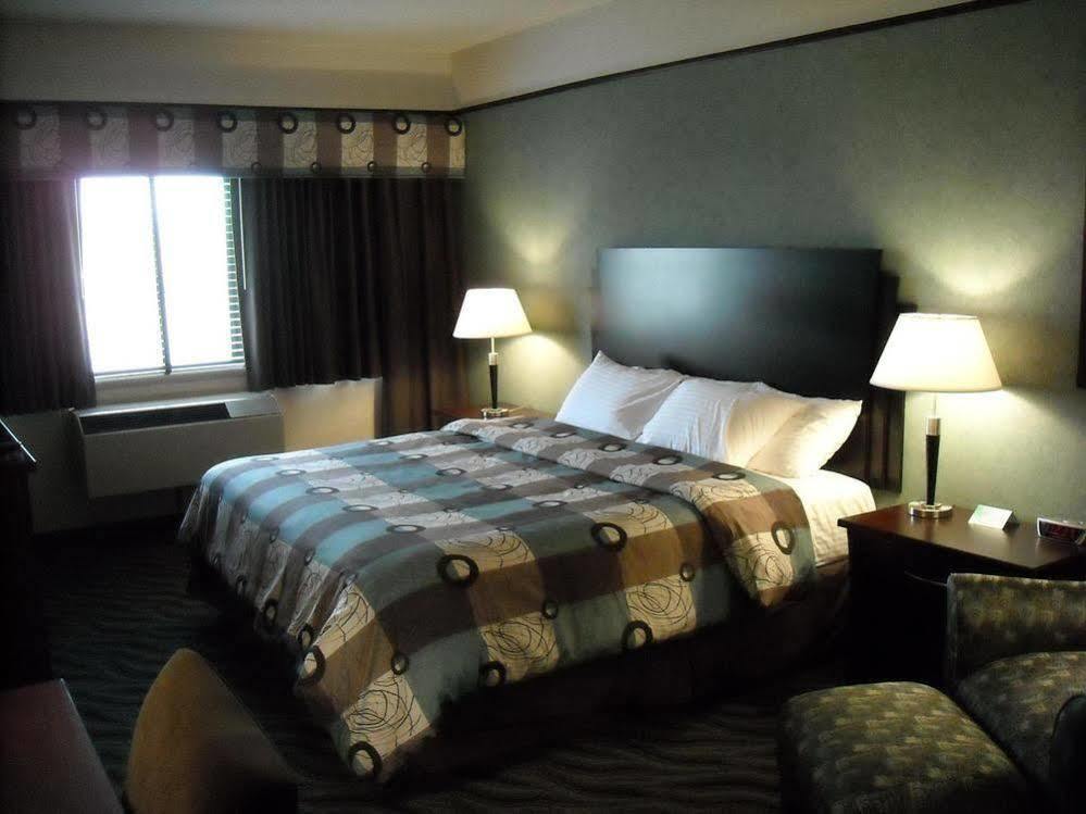 Days Inn & Suites By Wyndham Rochester Hills Mi Eksteriør bilde