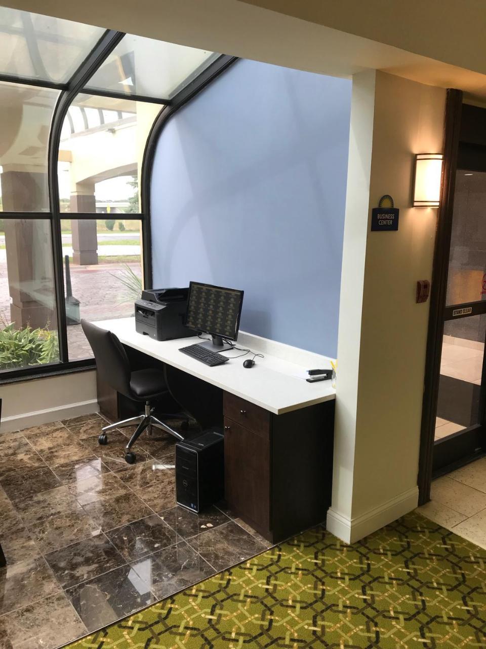 Days Inn & Suites By Wyndham Rochester Hills Mi Eksteriør bilde